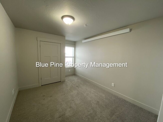 Building Photo - 6255 N Freedom Rd