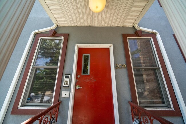 Building Photo - 209 Webster Ave