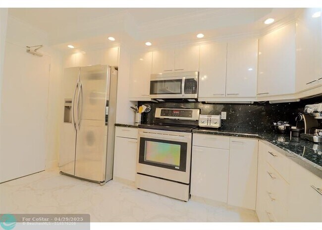 Building Photo - 3500 Galt Ocean Dr