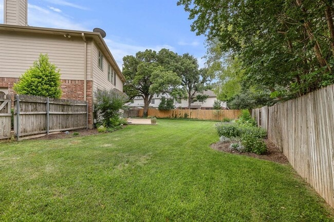 Building Photo - 1221 Boerne Dr