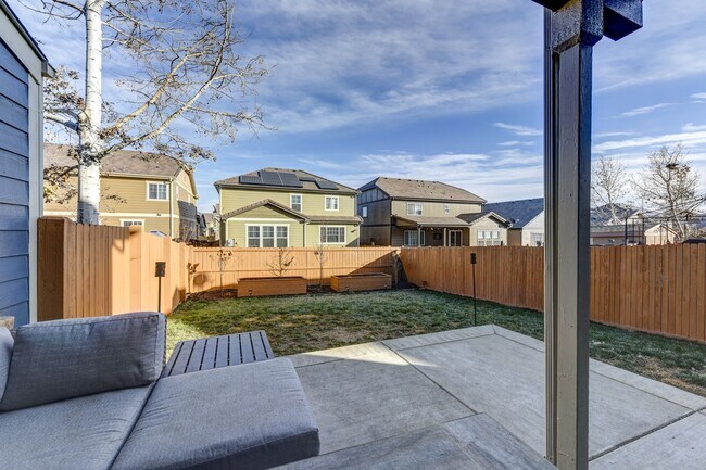 Building Photo - Amazing 3 Bedroom 3 Bath Home (1800sqft+) ...