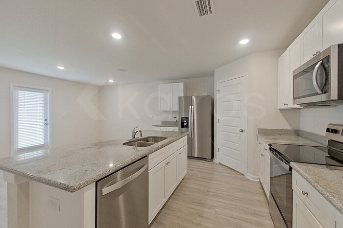 Building Photo - 102 Metalmark Dr