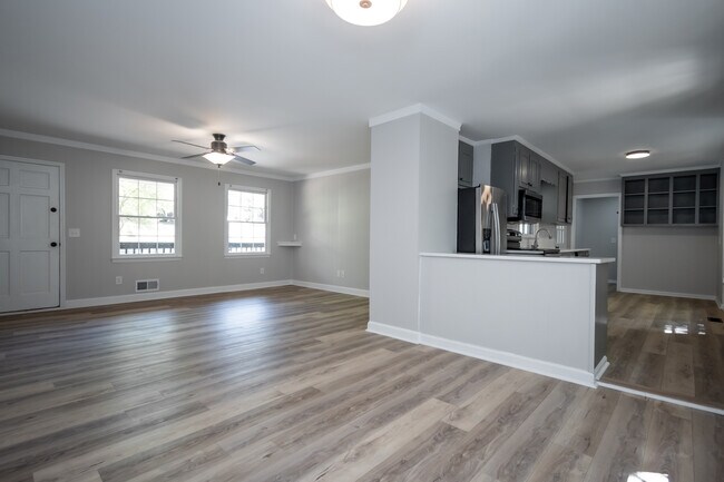 Building Photo - 1051 Crooked Creek Rd