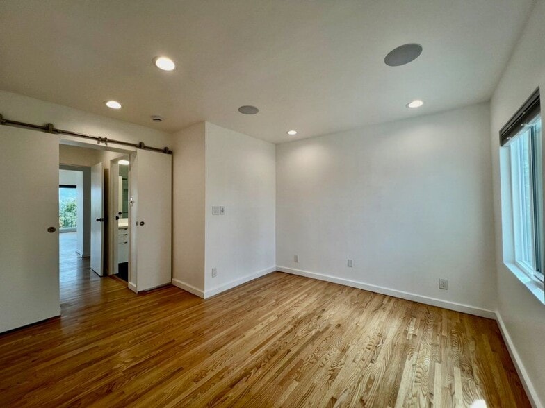 Building Photo - 1843 Kilbourn St