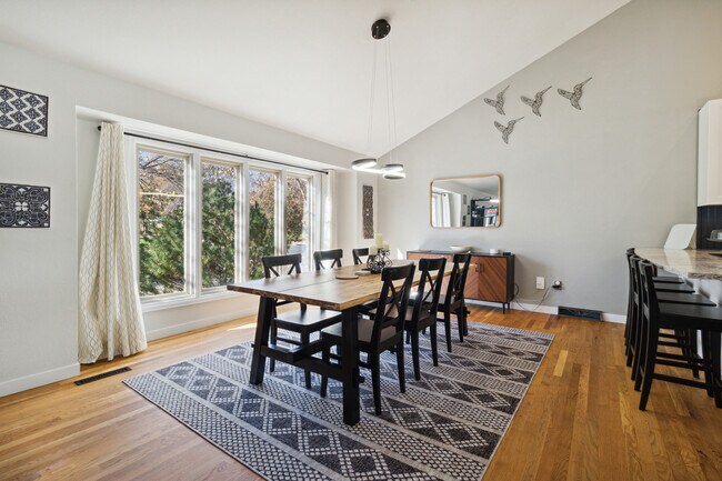 Building Photo - 6036 Fox Hill Dr