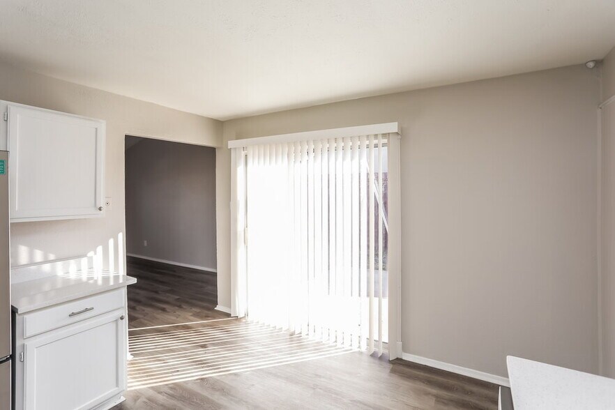 Building Photo - 9010 Millwood Dr