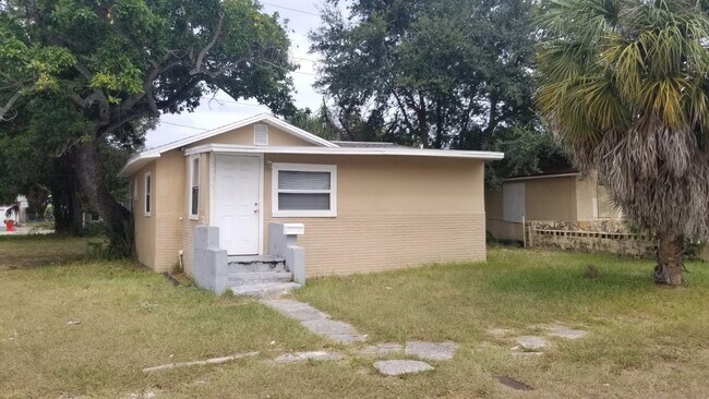 Primary Photo - Cozy 3/1 House