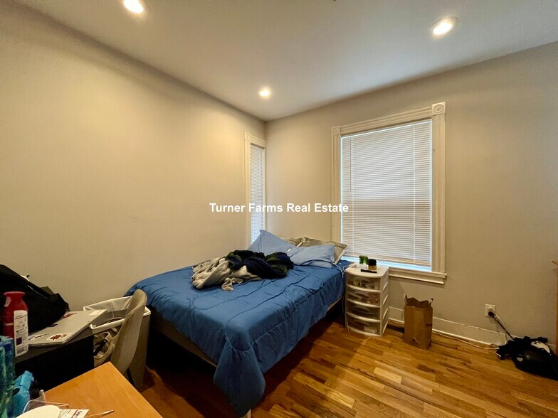 Building Photo - 14 Batchelder St