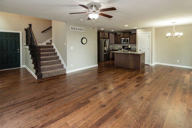 Building Photo - Perfect Single Family Home in Norwalk