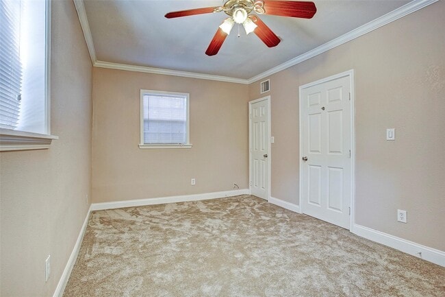 Building Photo - 315 W Saulnier St