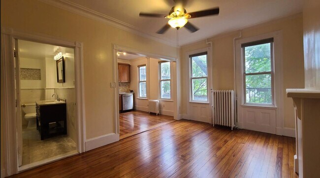 Building Photo - 476 Gregory Ave