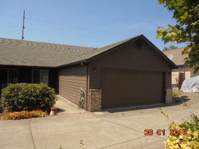 Building Photo - 565 NW Meadows Dr