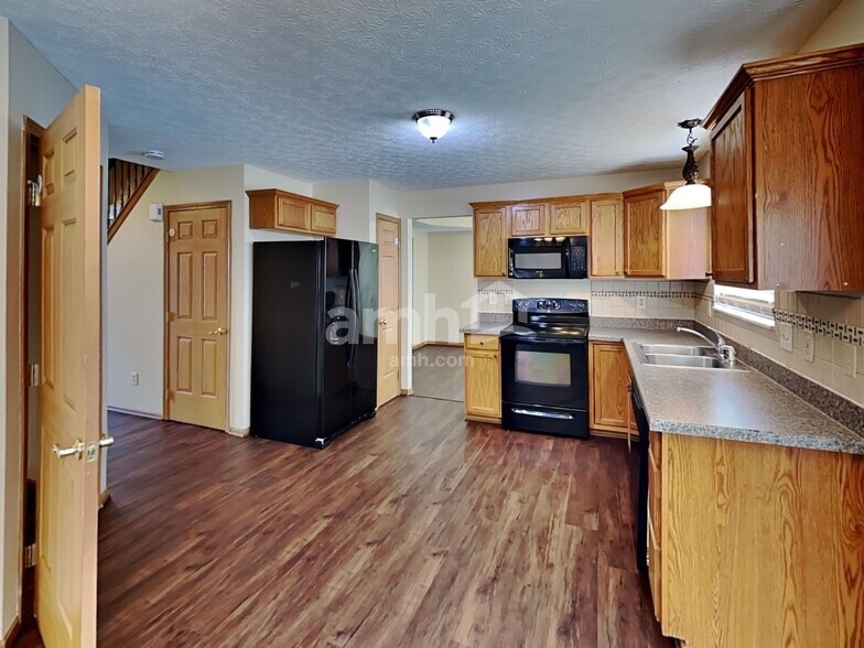 Building Photo - 5734 Cedar Lawn Dr