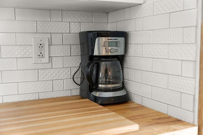 Building Photo - 12 G St