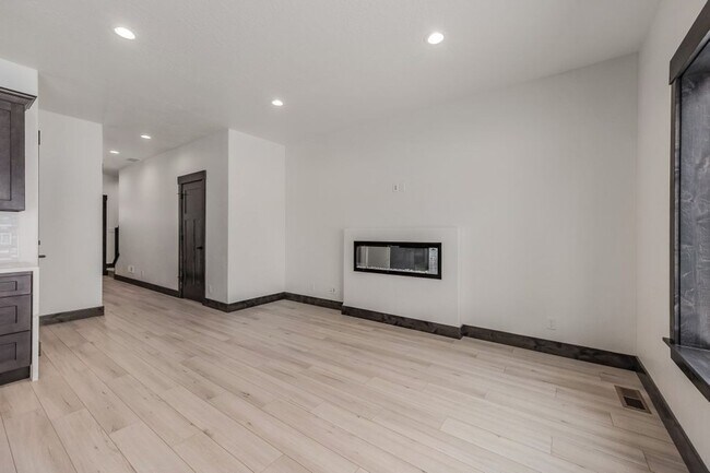 Building Photo - Brand New 3 bed 2.5 townhome