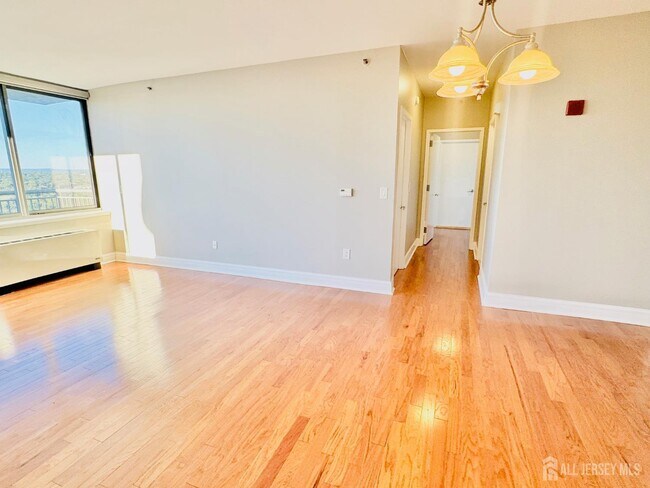 Building Photo - 1 Spring St