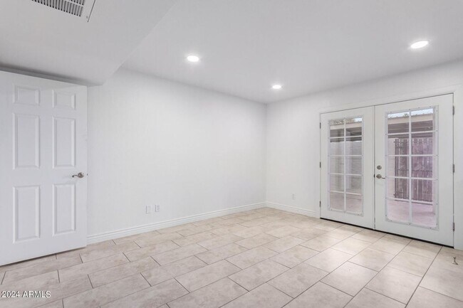 Building Photo - Beautiful townhome in Scottsdale!