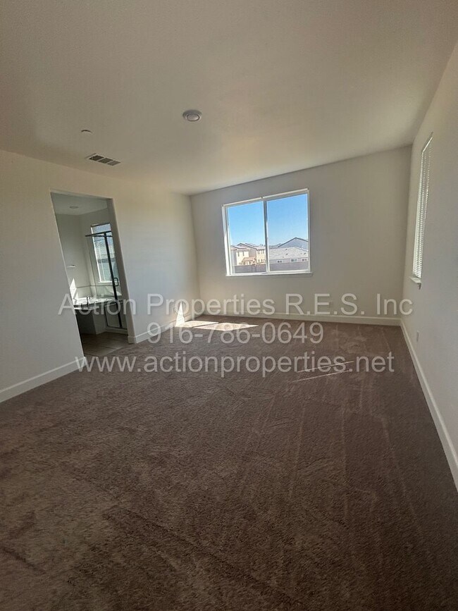 Building Photo - 1611 Lion St