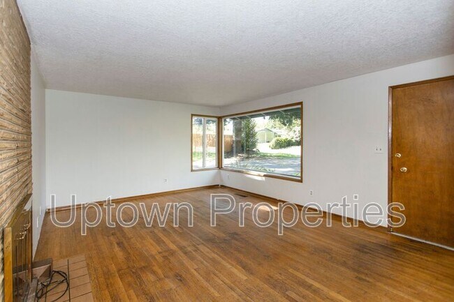 Building Photo - 9370 SW Killarney Ln
