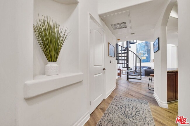 Building Photo - 15206 Burbank Blvd