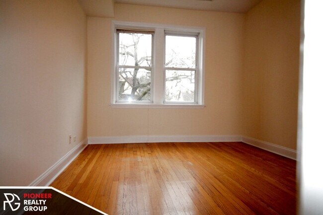 Building Photo - 3428 W Parker Ave