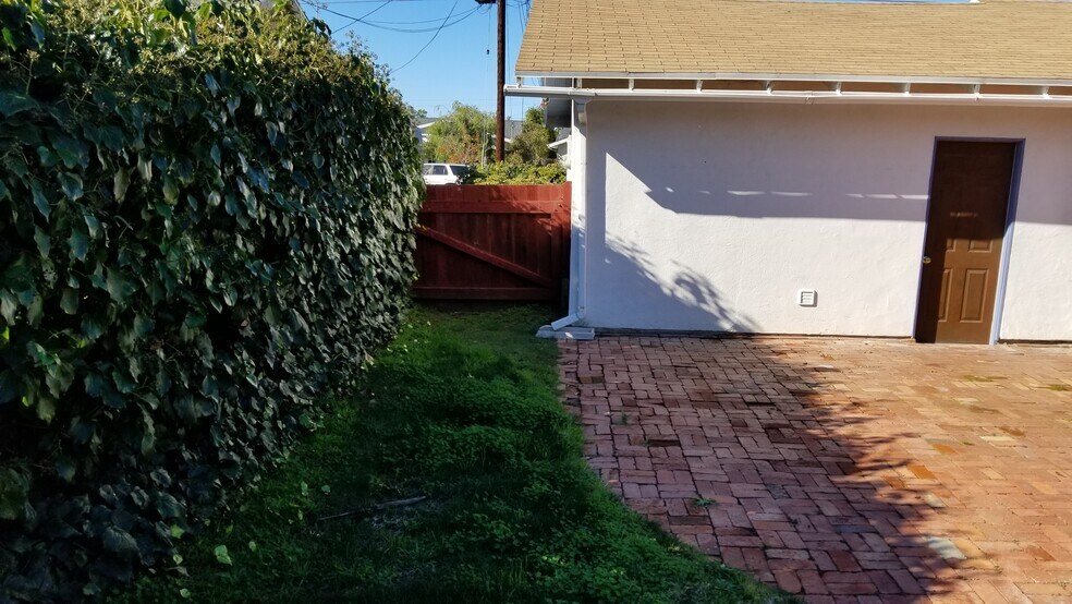 Building Photo - 1741 Lahoud Dr