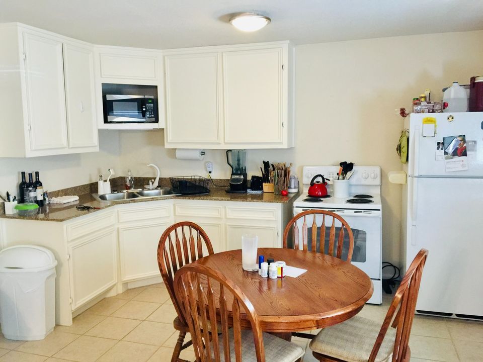 Building Photo - 802 E 28th St