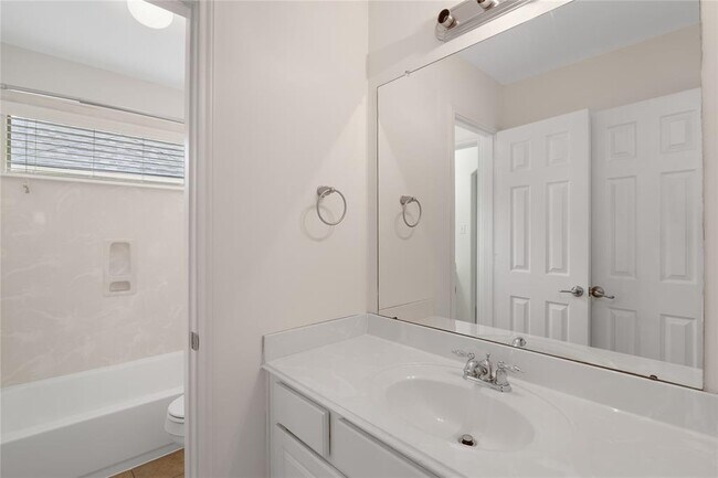 Building Photo - 114 E Lasting Spring Cir