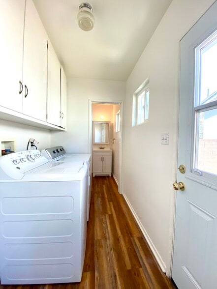 Building Photo - 18246 Sunburst St