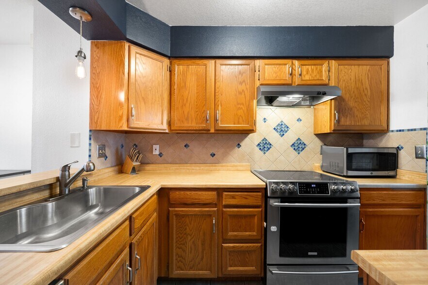 Building Photo - 11995 E Kepner Dr