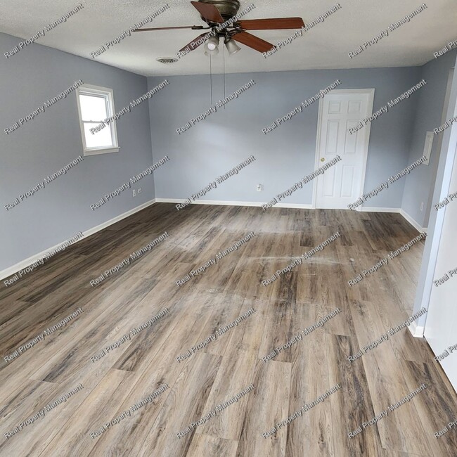 Building Photo - Updated Four Bedroom Hobart Ranch