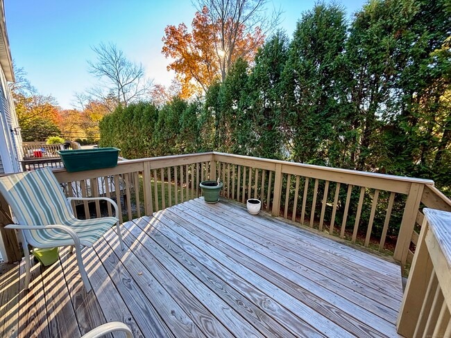 Building Photo - 589 Stafford Ave