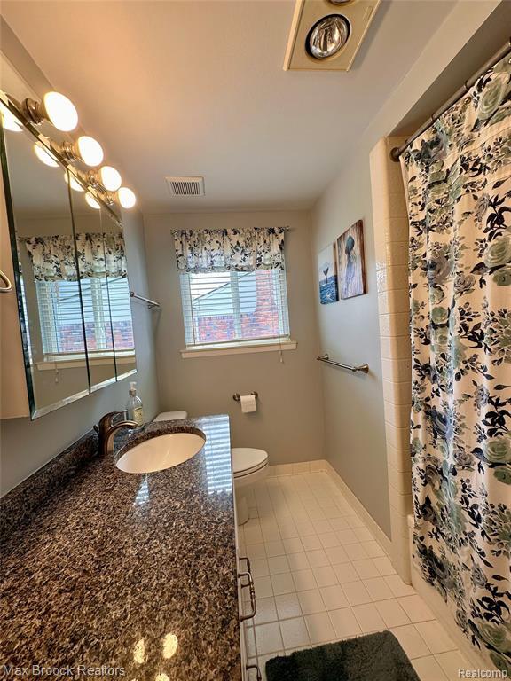 Building Photo - 6942 Leslee Crest Dr