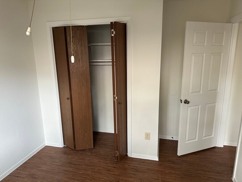 Smaller bedroom - 4504 Dorsett Oaks Cir