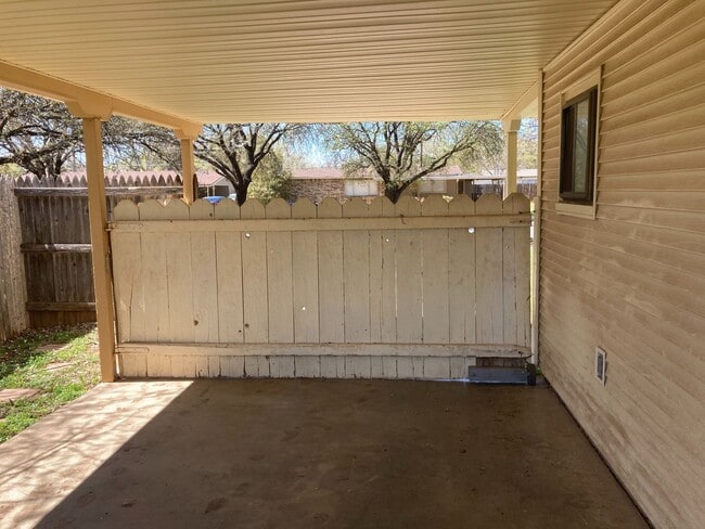 Building Photo - 224 N Oxford Dr