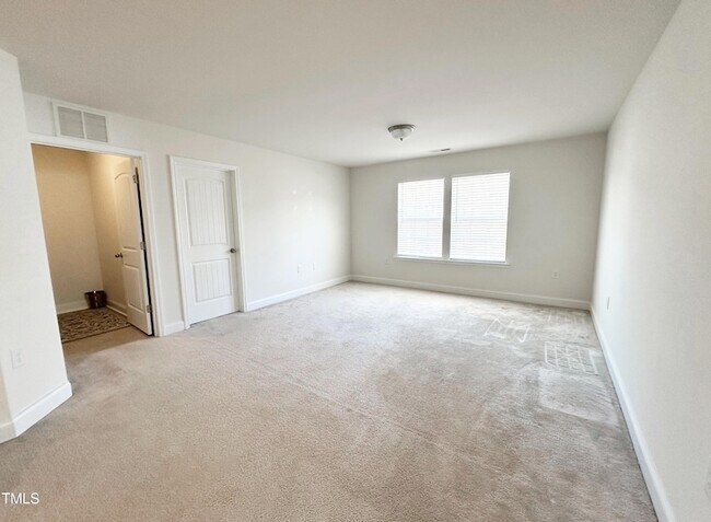 Building Photo - 5 Misty Grv Trl