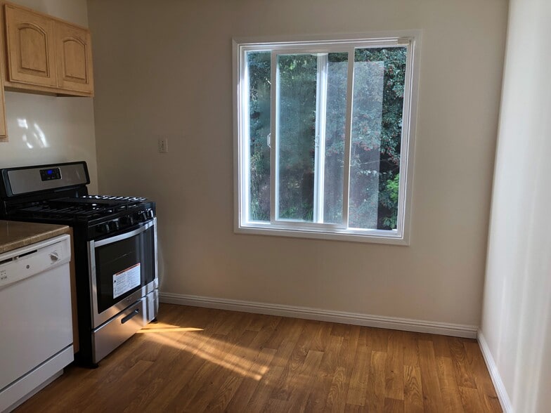 kitchen view 2 - 124 Dellbrook Ave