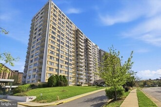 Building Photo - 301 N Beauregard St