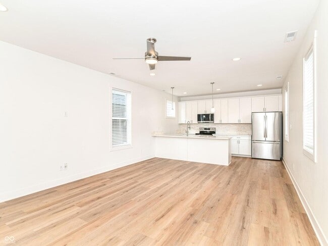 Building Photo - 717 E 27th St