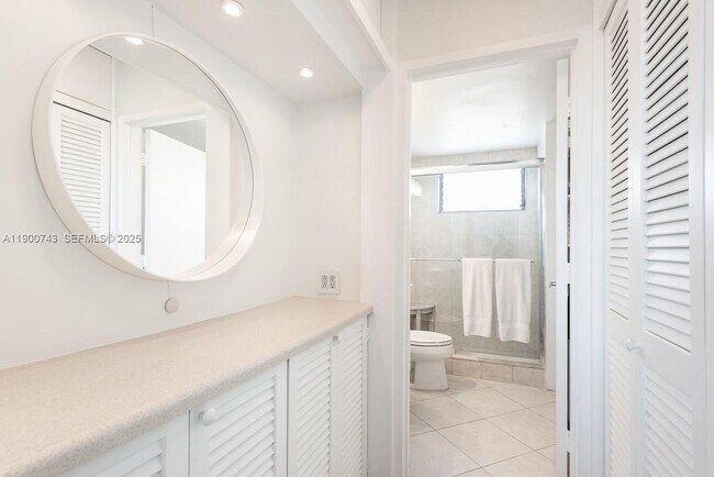 Building Photo - 9101 E Bay Harbor Dr