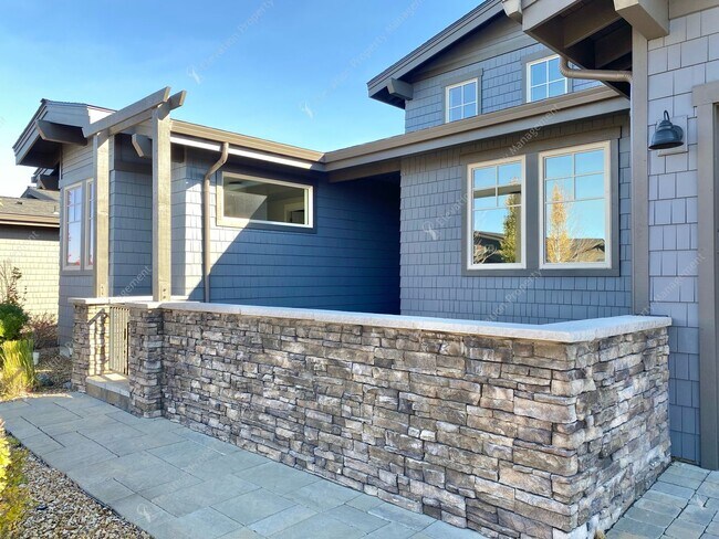 Building Photo - Luxury Single-Level 3BR - 3.5BA Living in Tetherow