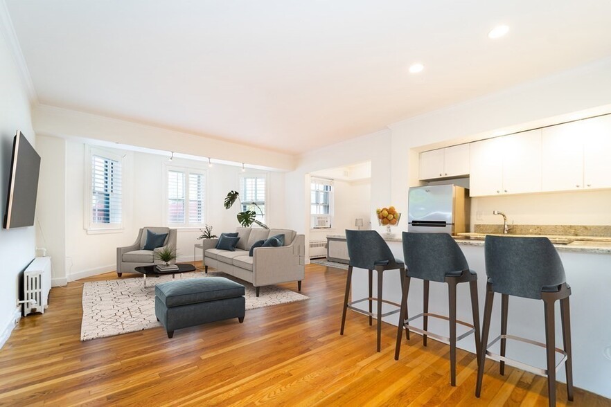 Primary Photo - 236 Beacon St