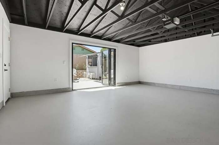 Building Photo - 2054 Judson St