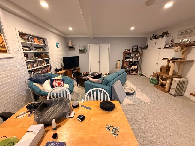 Building Photo - 69 Seaverns Ave