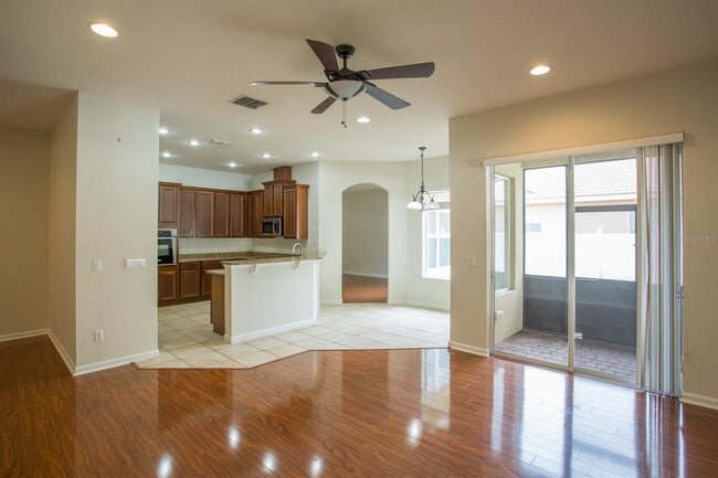 Building Photo - 3876 Shoreview Dr