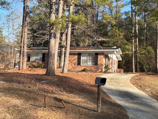 Building Photo - 2 bedroom 1 bath duplex unit off St Marys Road