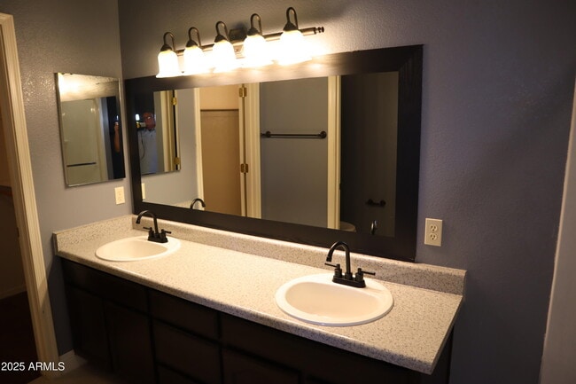 Building Photo - 3887 Cam Bella Rosa