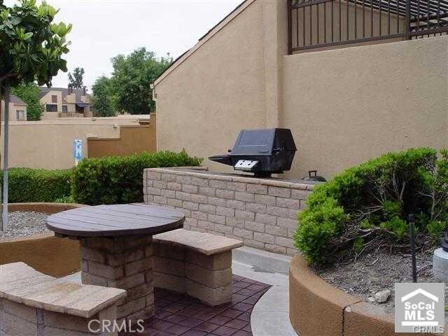 Building Photo - 25671 Le Parc Unit 9