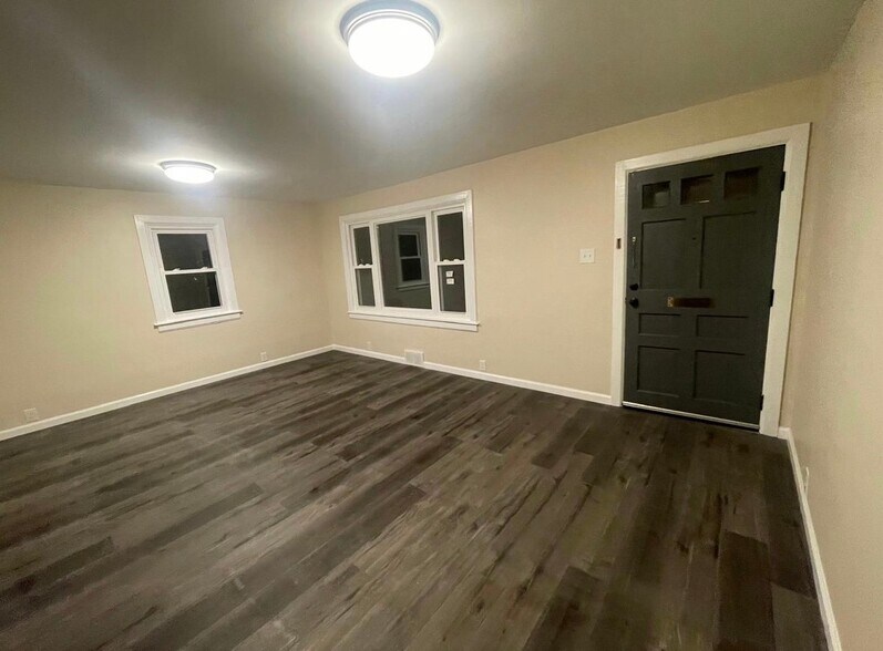 Building Photo - 350 4th St