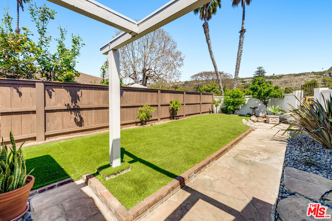 Building Photo - 8176 La Jolla Shores Dr